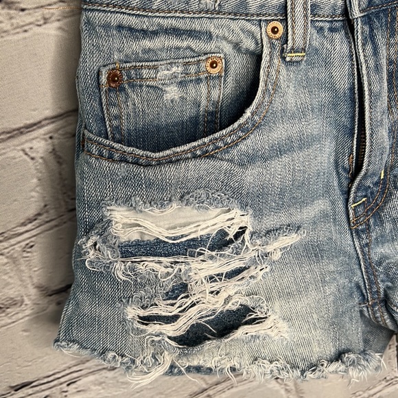 American Eagle cut off denim jean shorts distressed hole hi rise festival size 2 - Picture 2 of 9